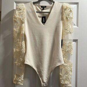 EXPRESS Long-Sleeve Ivory Bodysuit with Mesh Floral Sleeves